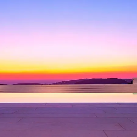 An Exceptional Holiday Experience 3br Modern Delphine Villa Parikia (Paros)